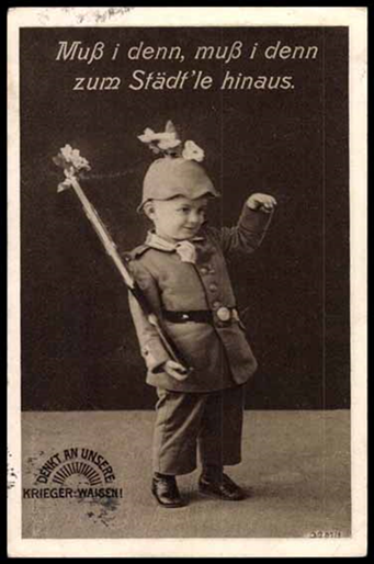 Abb. 6 Postkarte Kind in Uniform und Paradepose